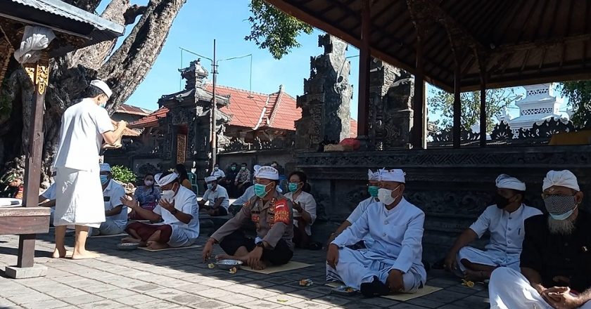 PPKM Darurat Forkompimda Buleleng Sembahyang Bersama Di Pura Segara