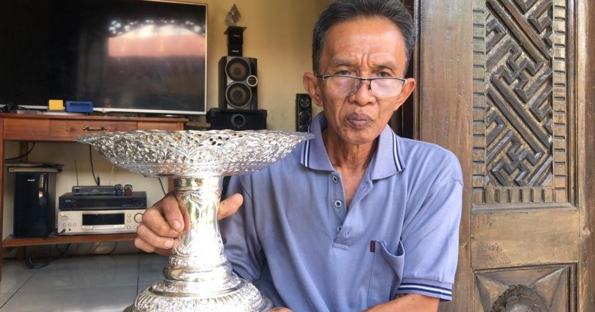 Perajin Bokor Ditengah Pandemi, Tetap Sabar Meski Pesanan Sepi