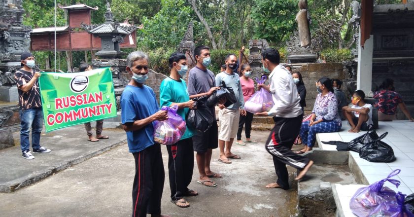Tiga Ton Beras Telah Disalurkan English Corner Community Selama Pandemi