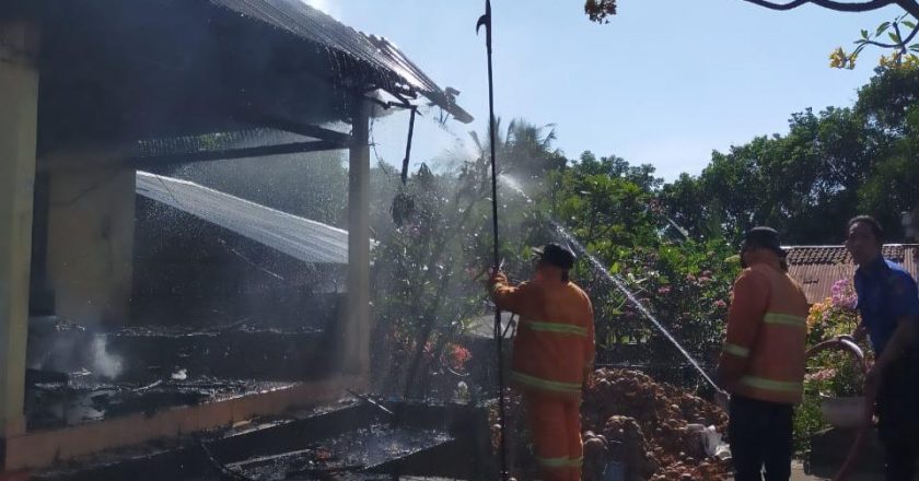 Penggilingan Padi dan Pemotongan Kayu Terbakar