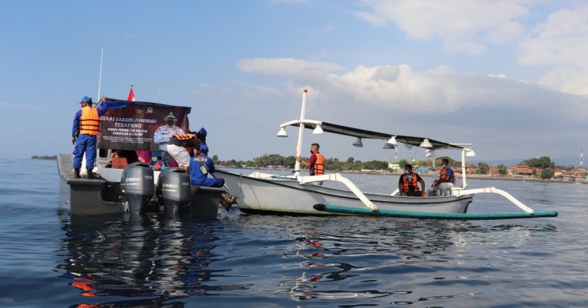 Polres Buleleng Gelar Vaksinasi Terapung
