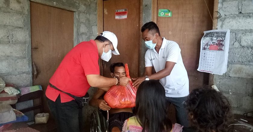 Empat Tahun Menderita Lumpuh, Ketut Sarjana Dibantu Kursi Roda