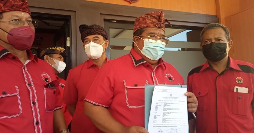 Ketum Dizolimi  DPC PDIP Buleleng Laporkan Sejumlah Akun Ke Mapolres Buleleng