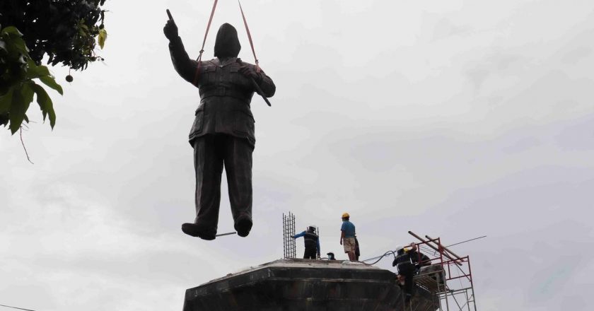 Patung Bung Karno Setinggi 8 Meter Mulai Dipasang