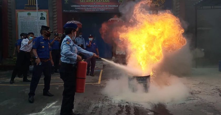 Gandeng Damkar, Lapas Gelar Simulasi Tanggap Bahaya Kebakaran