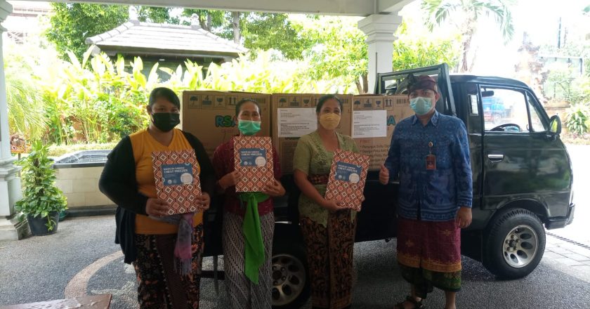 Menjaga Hasil Tangkapan, Kelompok Pemasar Perikanan Terima Bantuan Friser
