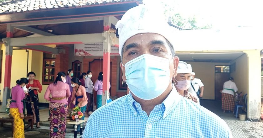 Terapkan Prokes, Phdi Buleleng Upacarai 100 Umat Dalam Tahun 2021