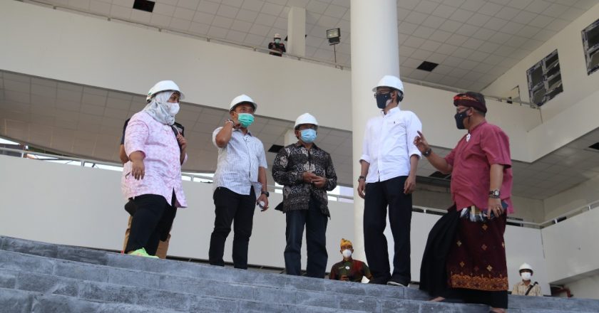 Pantau Proyek Labkes Terintegrasi Undiksha, Dirjen Nizam Pesan Terus Terapkan Keselamatan Kerja