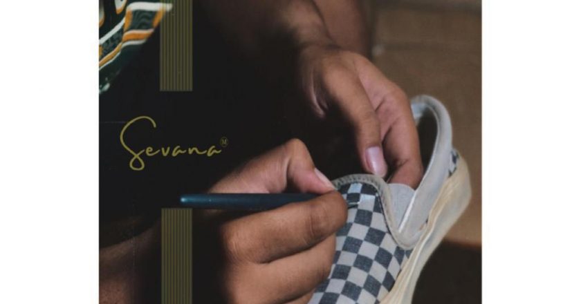 Lima Pemuda Buka Bisnis Cuci Sepatu, Raup Omzet Jutaan Rupiah