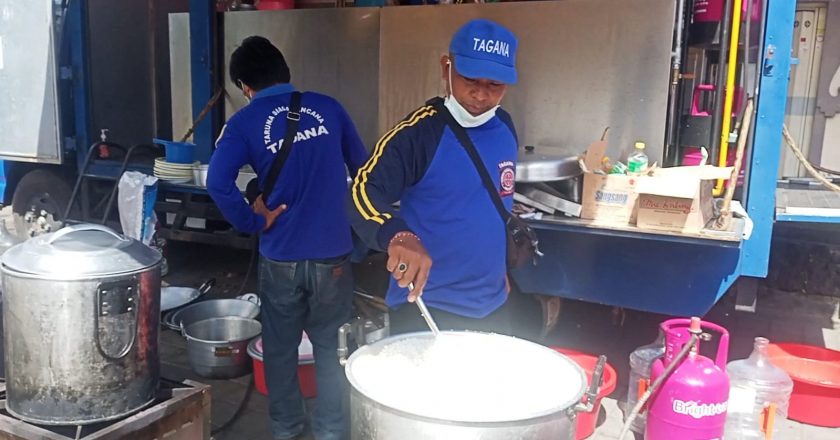 Tim Tagana Buleleng Turunkan Personil Bantu Korban Gempa Desa Terunyan