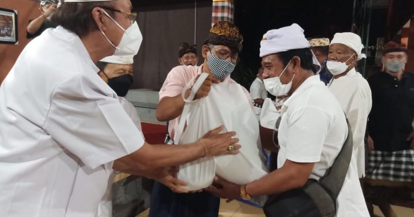 SGRP Desa adat Buleleng Salurkan BPNT