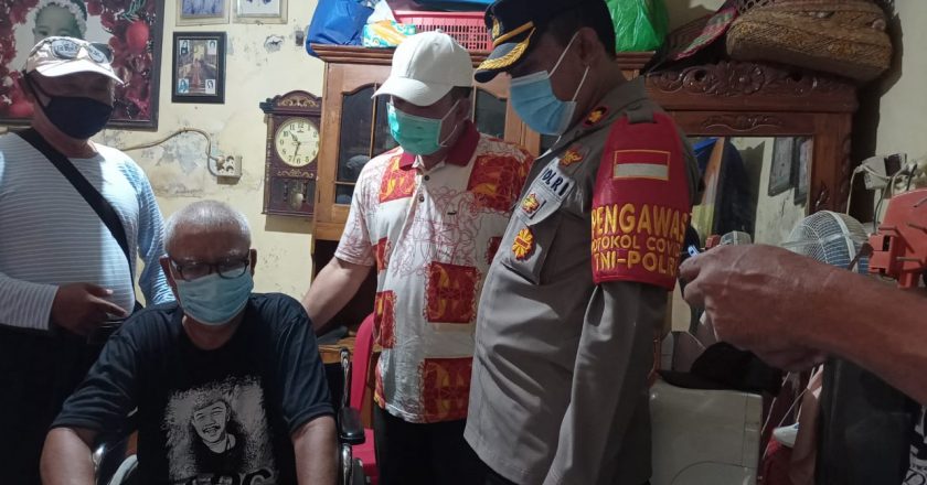 Peduli Sesama, dr Caput Berikan Bantuan Kursi Roda