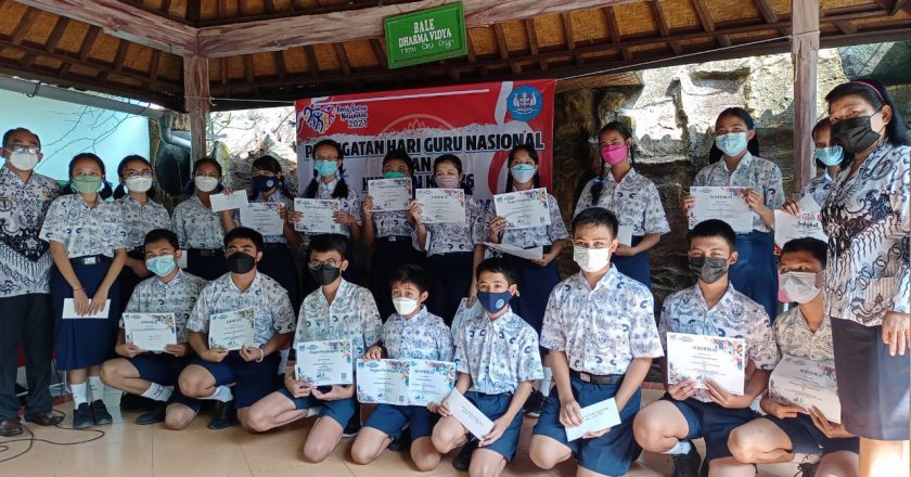 Siswa Rajin Berprestasi, Spenfour Berikan Reward