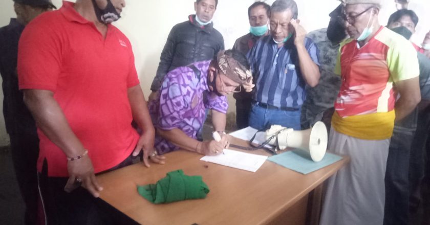 Minta Pertanggung Jawaban Puluhan Nasabah LPD Datangi Sekretariat Desa Adat Anturan