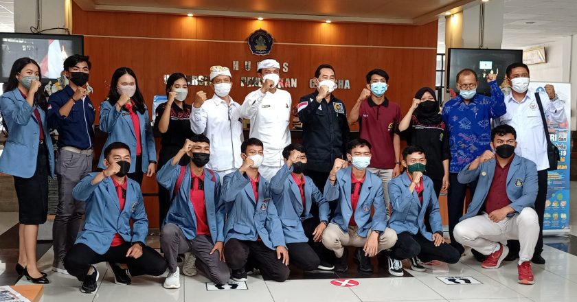 Anggota DPD RI Anak Agung Gde Agung Kunjungi Undiksha, Berikan Bantuan Koleksi Perpustakaan