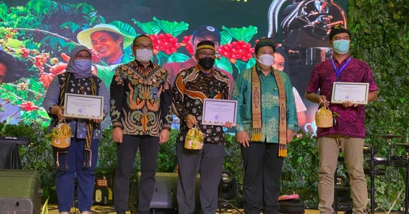 KUPS Kopi Wanagiri Raih Juara I Lomba Film Pendek Kopi Agroforestry Kementerian LHK RI