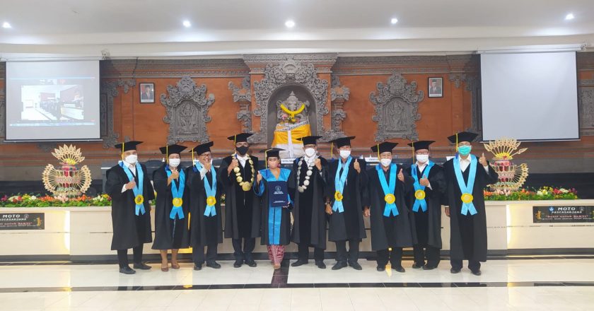 Dua Mahasiswa Pascasarjana Undiksha Sah Jadi Doktor