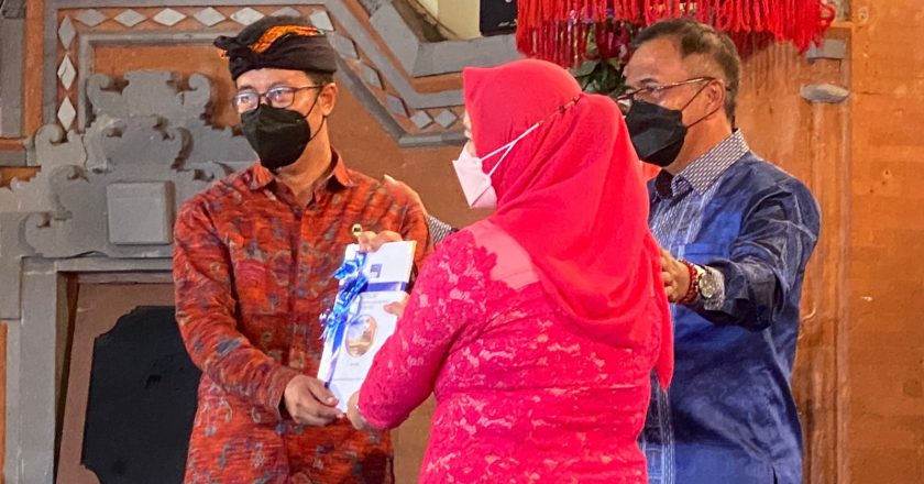 Tri Umi Setyawati Resmi Pimpin LPP RRI Singaraja