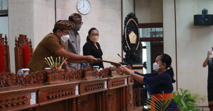 Fraksi DPRD Buleleng Setujui Empat Ranperda Nota Pengantar Bupati