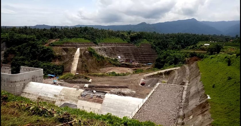Bendungan Tamblang Bendungan Pertama di Asia Tenggara Pergunakan Inti Aspal