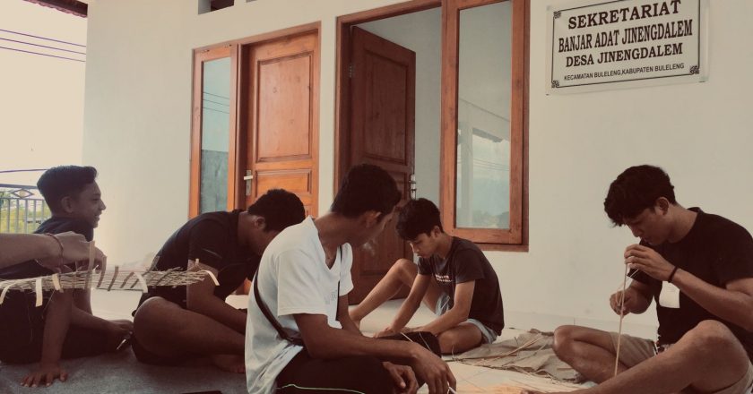 Pengarakan Ogoh-Ogoh Diijinkan, STT Dharma Kerti Jinengdalem Lanjutkan Pembuatan Ogoh-Ogoh