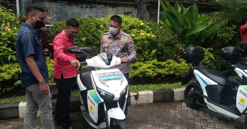 PLN Pinjamkan Empat Motor Listrik ke Dishub