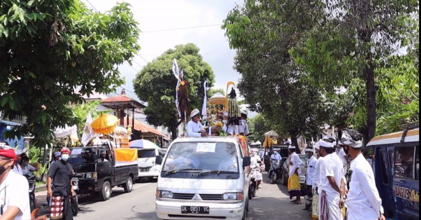 Covid, Desa Adat Buleleng Gelar Melasti Bermotor