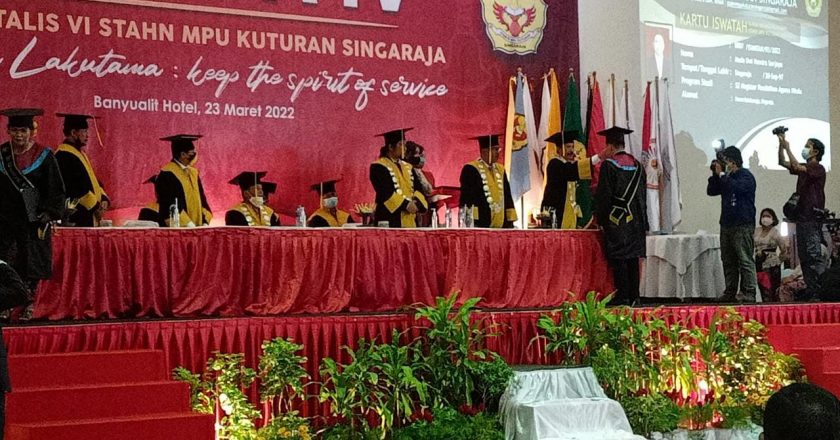 152 Mahasiswa STAH Negeri Mpu Kuturan Diwisuda