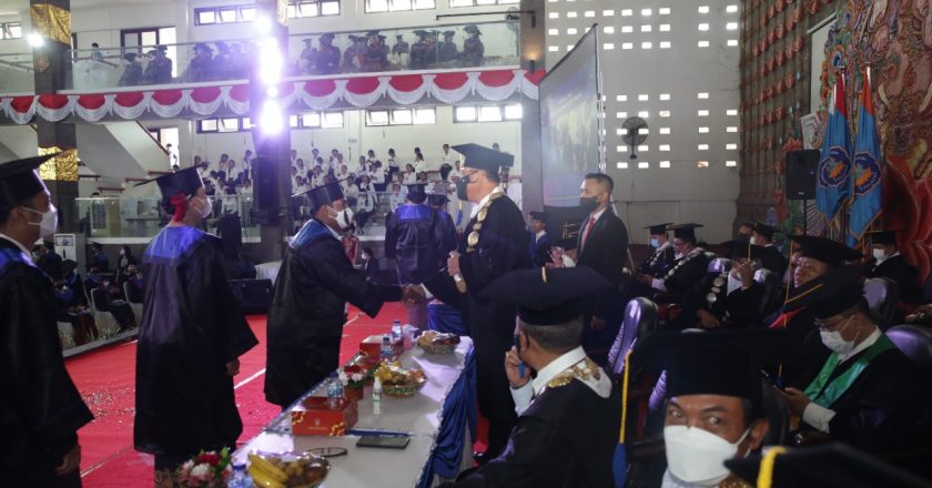 Undiksha Luluskan 702 Mahasiswa di Wisuda ke-67