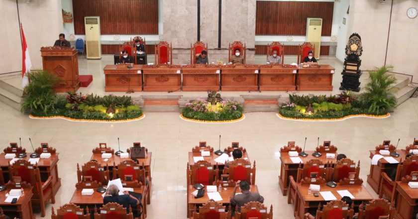 Bupati Buleleng Sampaikan Nota Pengantar atas LKPJ TA 2021