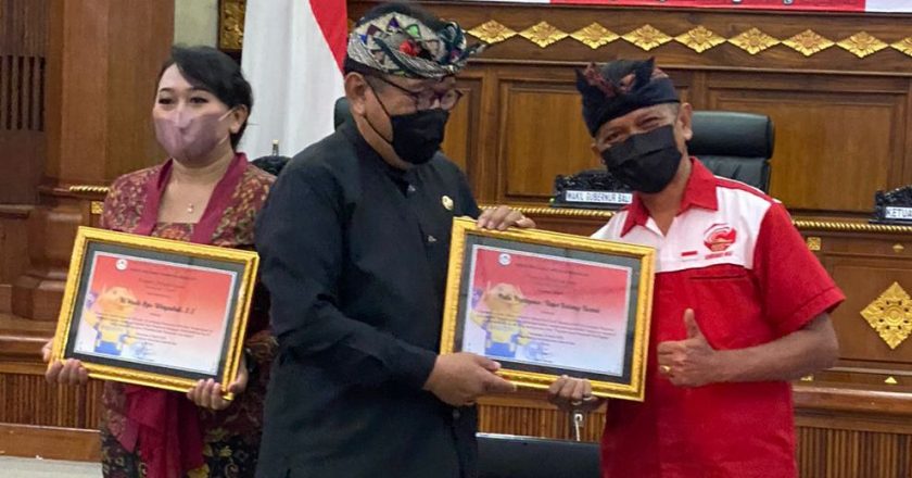 Bape Balang Tamak Terima Penghargaan Pengasuh Dolanan Rare