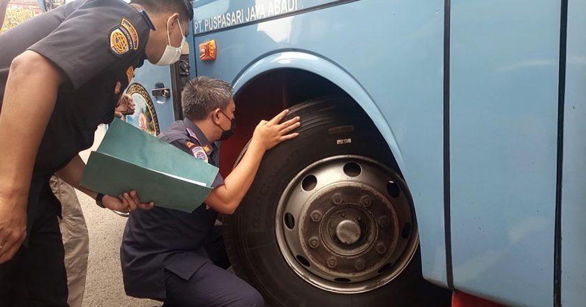 Jelang Mudik Lebaran, Dishub Buleleng Cek Kelayakan Kendaraan