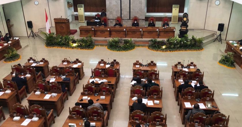 DPRD Buleleng Sahkan Empat Ranperda Menjadi Perda