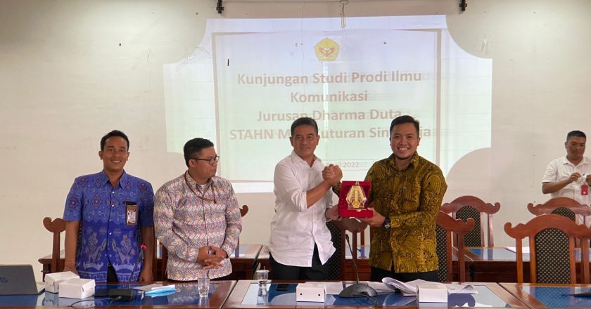 DPRD Buleleng Terima Kunjungan Studi Mahasiswa Stahn Mpu Kuturan