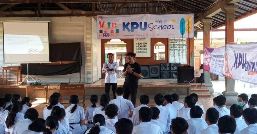 Sosialisasikan Pemilu, KPU Buleleng Sasar Sekolah