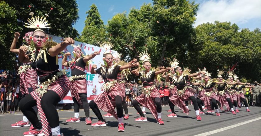 Gerak Jalan Kocak, Disambut Antusias Masyarakat