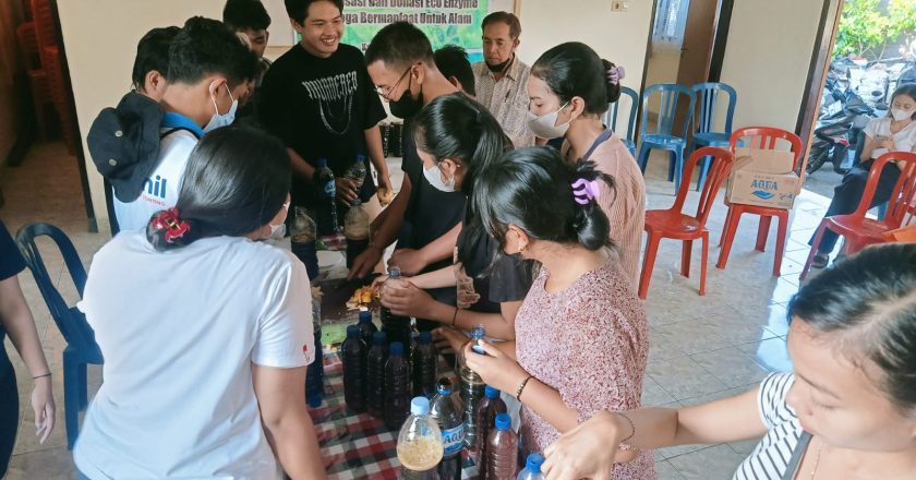 ST Hita Mandala Jaga Lingkungan Dengan Eco Enzyme