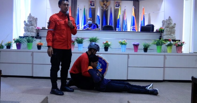 Undiksha Gelar Simulasi Gempa, Mantapkan Jadi Kampus Siaga Bencana