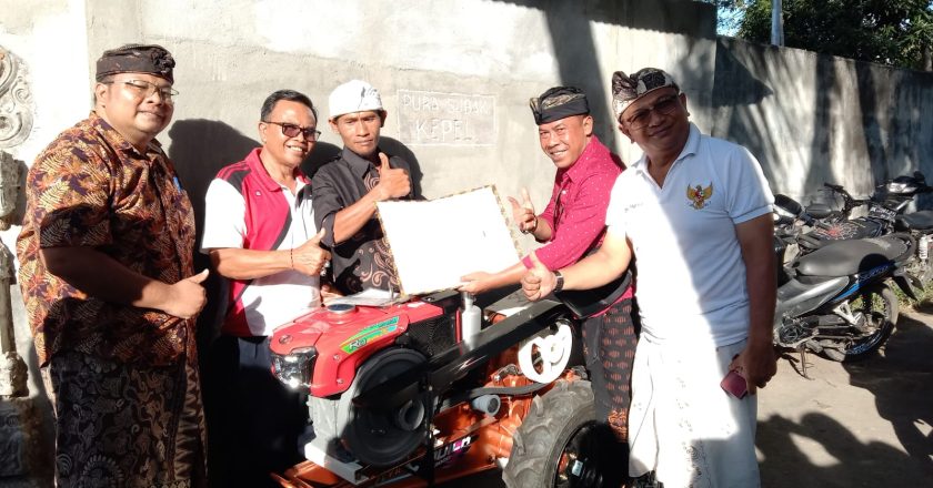 Petani Subak Kepel Terima Bantuan Alsintan 