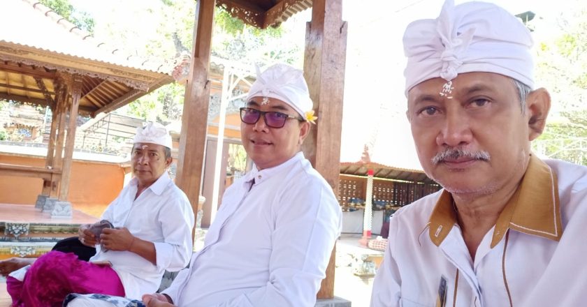 <strong>Tumpek Wayang, Desa Adat Buleleng Gelar Persembahyangan</strong>