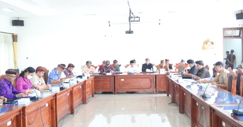 Dewan Buleleng Bahas Evaluasi Gubernur Terhadap Perda Perubahan APBD 2022
