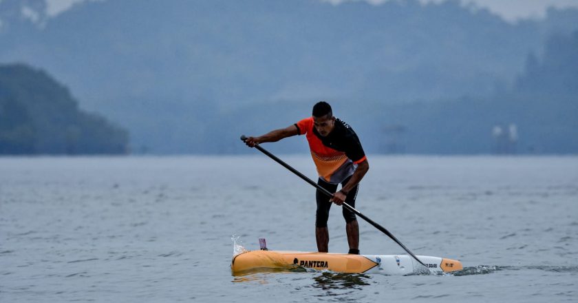 Kompetisi Stand Up Padle di Gelar Di Desa Les