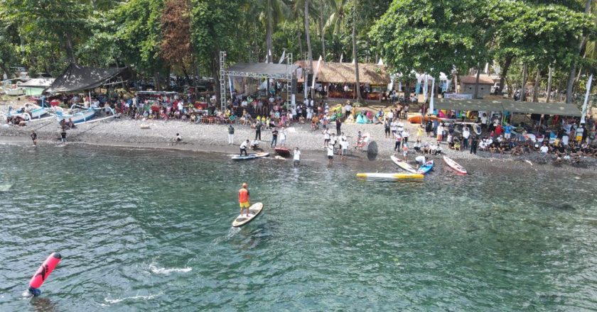 Puluhan Atlet Ikuti Stand-Up Paddle Series 2022 Bali Race di Desa Les