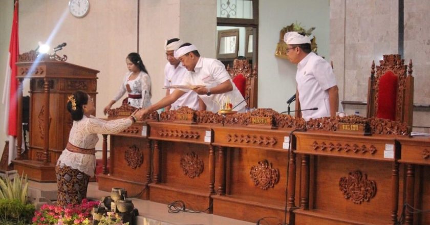 Fraksi Gabungan PDI-P, Gerindra, dan Demokrat Perindo Beri Tanggapan atas 2 Ranperda Usulan Eksekutif