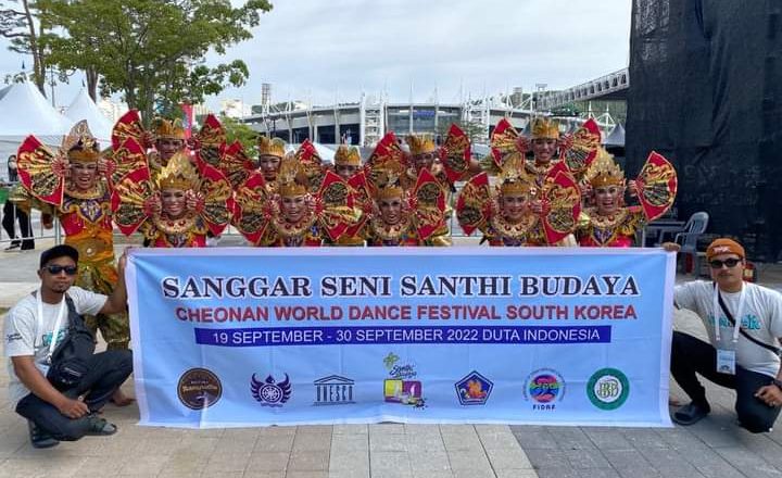 Tampilkan Kesenian Bali, Sanggar Santhi Budaya Harumkan Nama Indonesia di Ajang Internasional