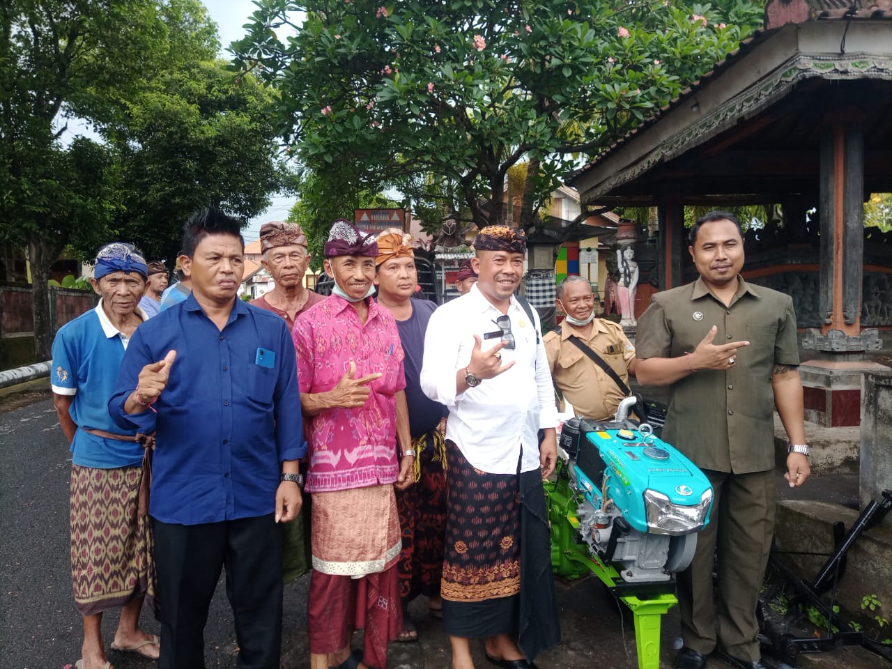 Tingkatkan Kualitas Pertanian, Dua Subak Dibuleleng Terima Bantuan Alsintan