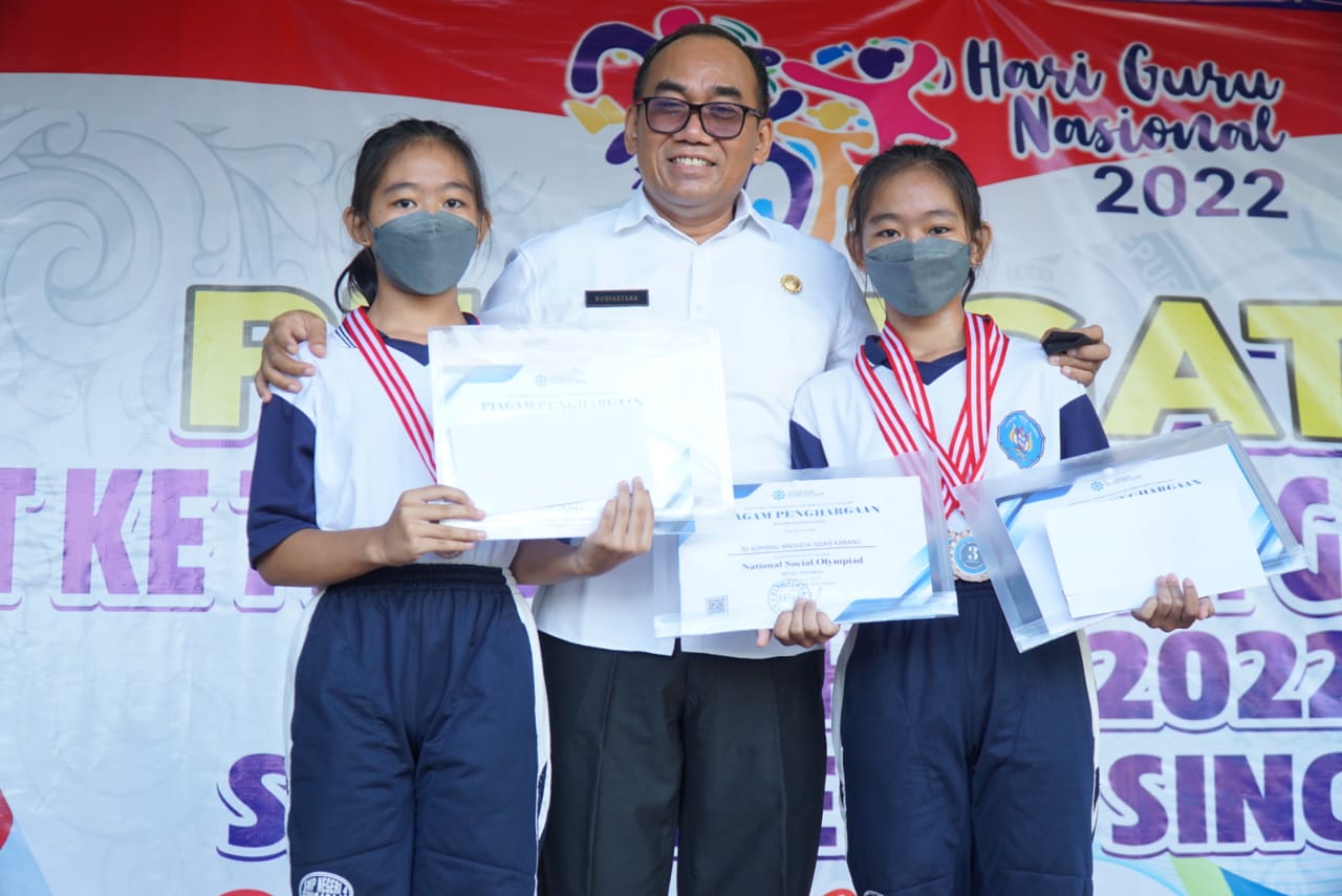 Siswi Kembar Spenfour Raih Medali Perunggu Tingkat Nasional