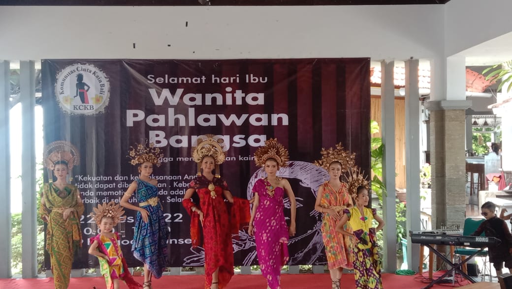 Hari Ibu, KCKB  Pamerkan Kain Khas Buleleng 