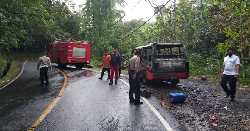 Mobil Terbakar di Gitgit, Sopir Meningal Dunia