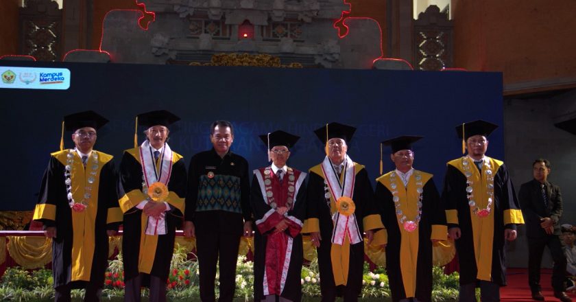 STAHN Mpu Kuturan Lahirkan Dua Guru Besar  Bidang Agama Hindu